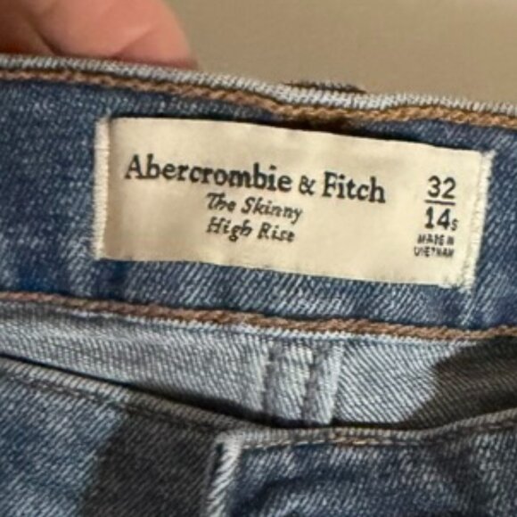 Abercrombie & Fitch The Skinny/High Rise Jeans - Size 32/14S - Picture 2 of 2